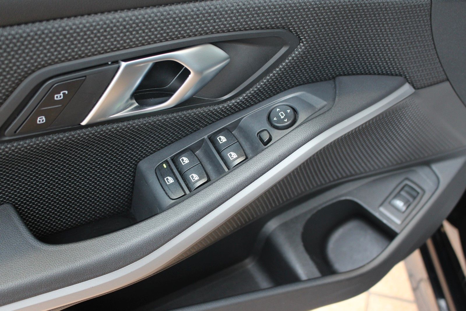 BMW 318d Touring Advantage - Samsaru's Car Outlet