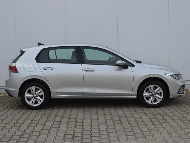 Volkswagen Golf VIII 1.5 TSI Life - Samsaru's Car Outlet