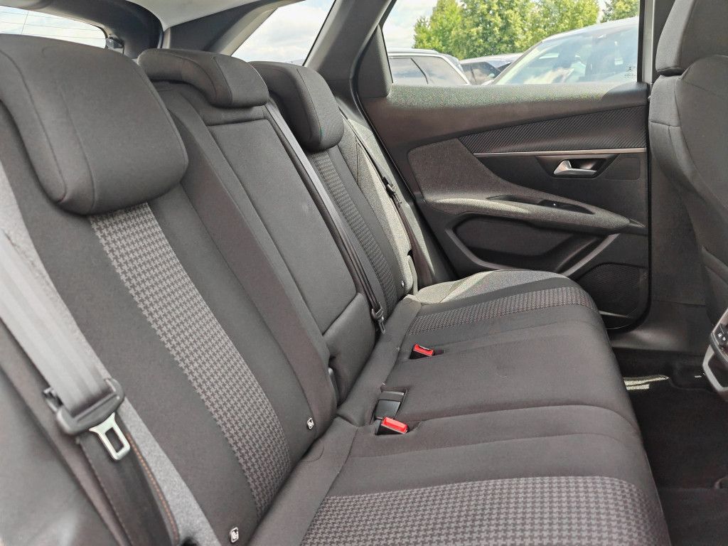 Peugeot 3008 PureTech 130 EAT8 - Samsaru's Car Outlet