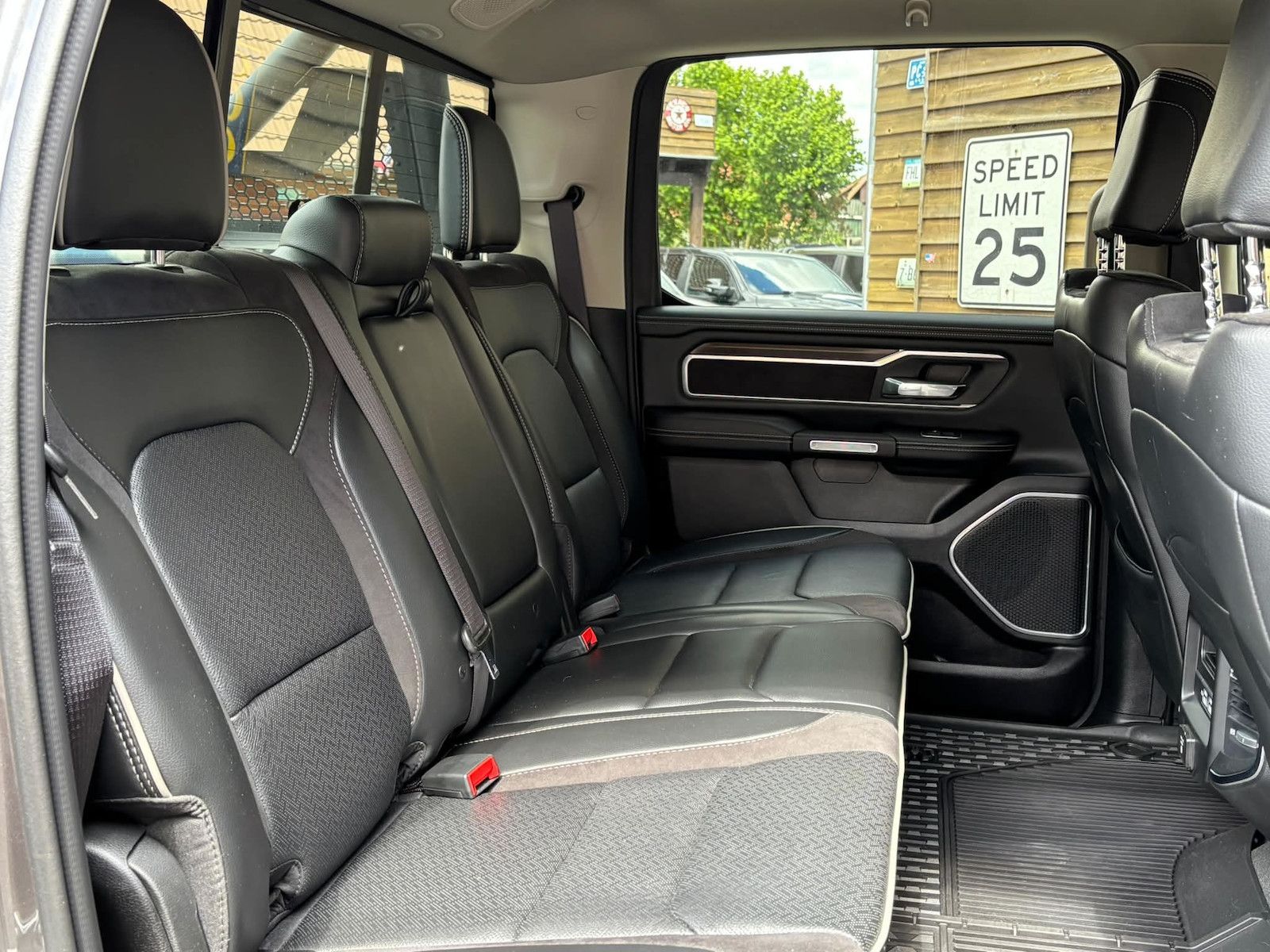 Dodge RAM 1500 Laramie 5.7L AHK Memory 4x4 Alpine LPG