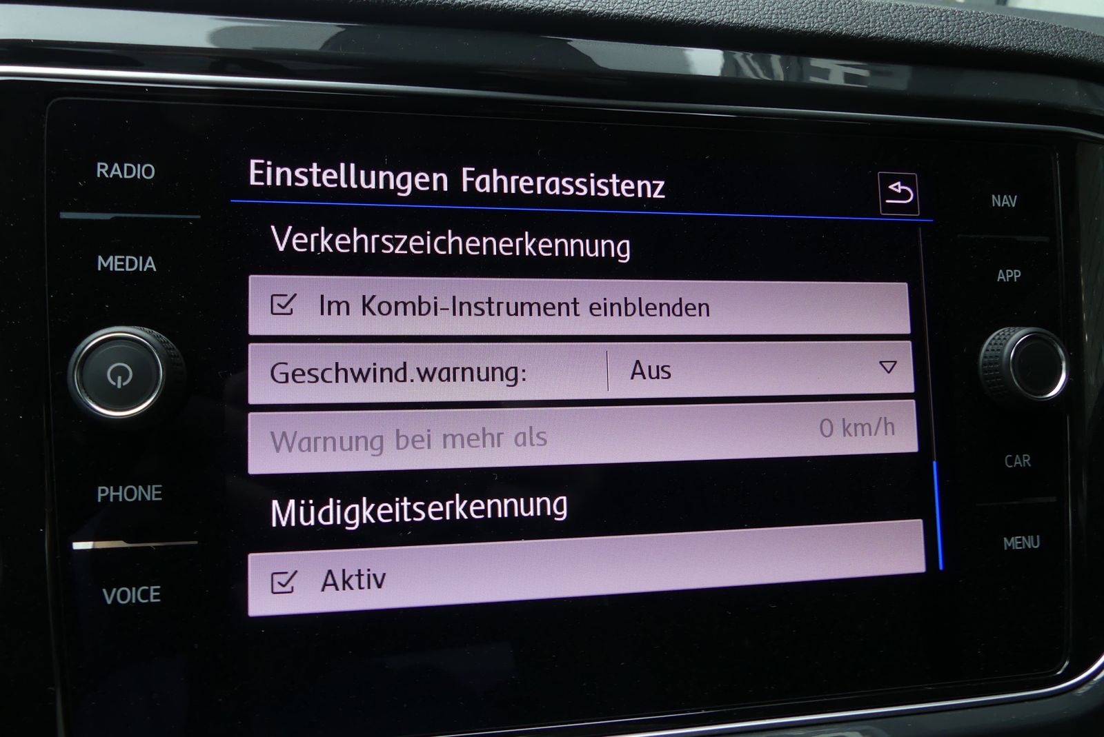 Volkswagen T-Roc Sport 4Motion - Samsaru's Car Outlet