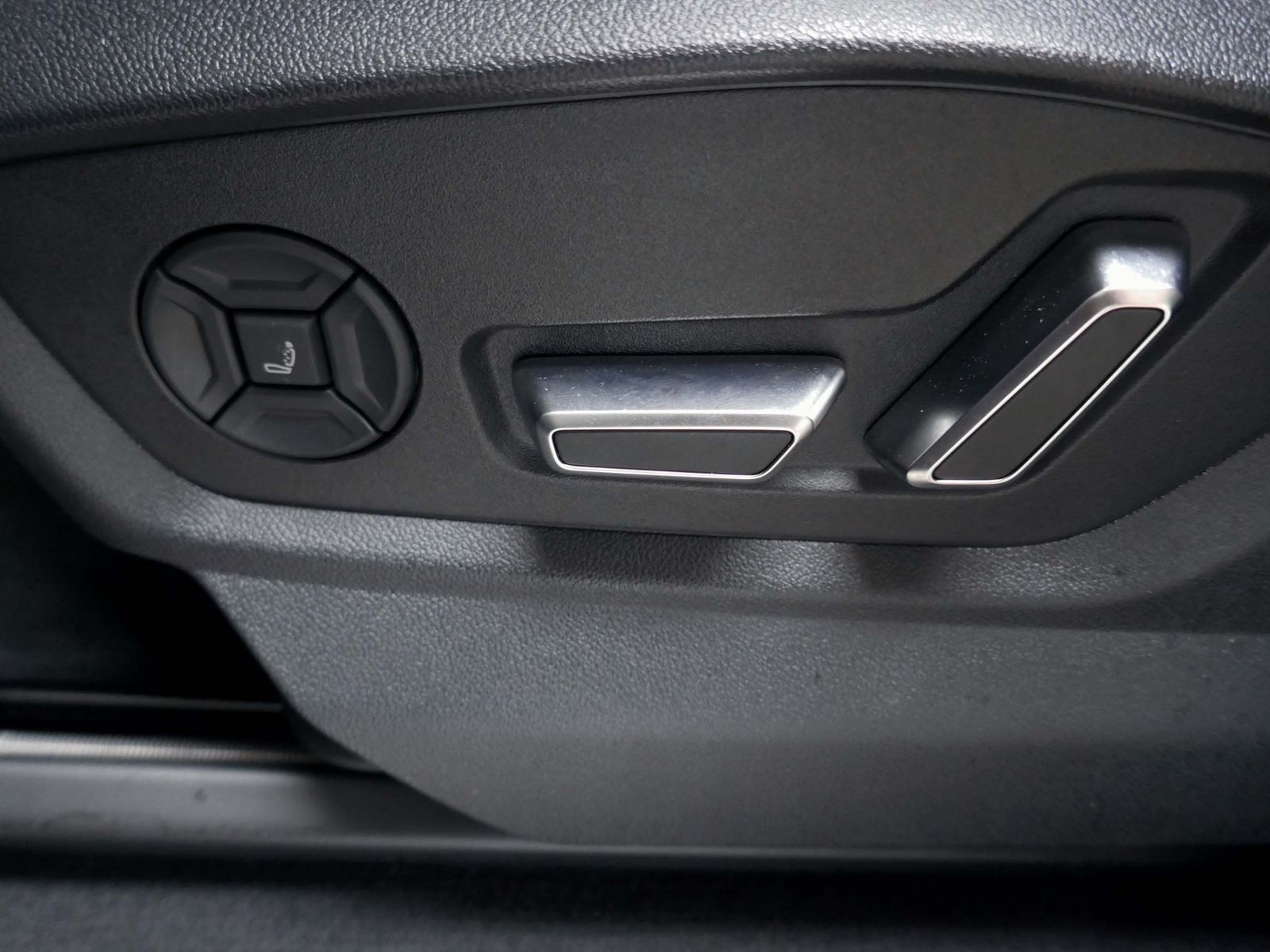 Audi RS Q8 quattro 4.0 V8 441 kW | LED RFK AHK Navi