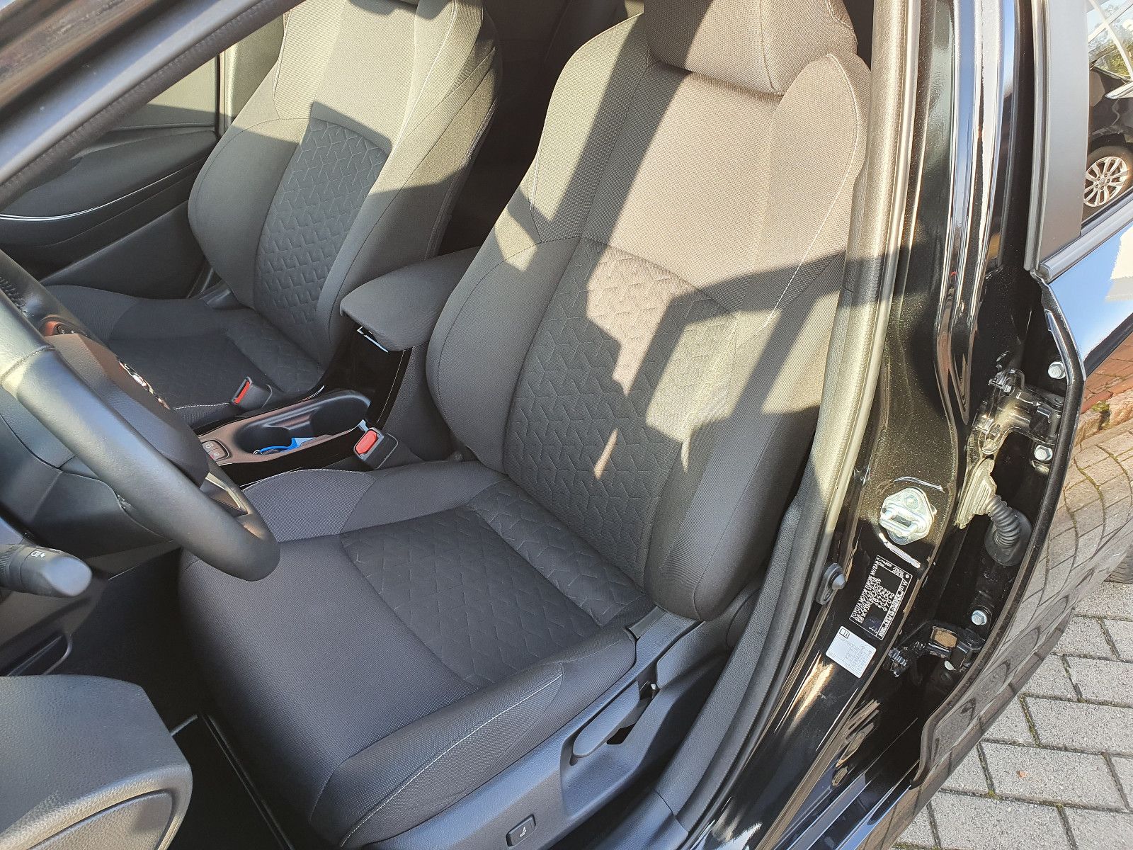 Toyota Corolla 1.8 Hybrid - Samsaru's Car Outlet