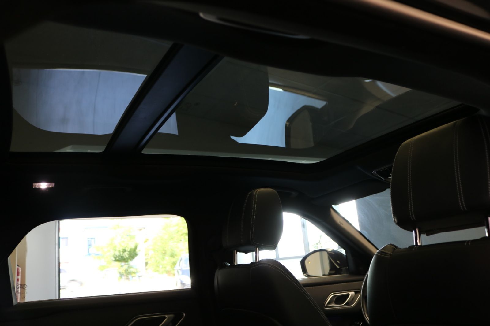 Range Rover Velar R-Dynamic - Samsaru's Car Outlet