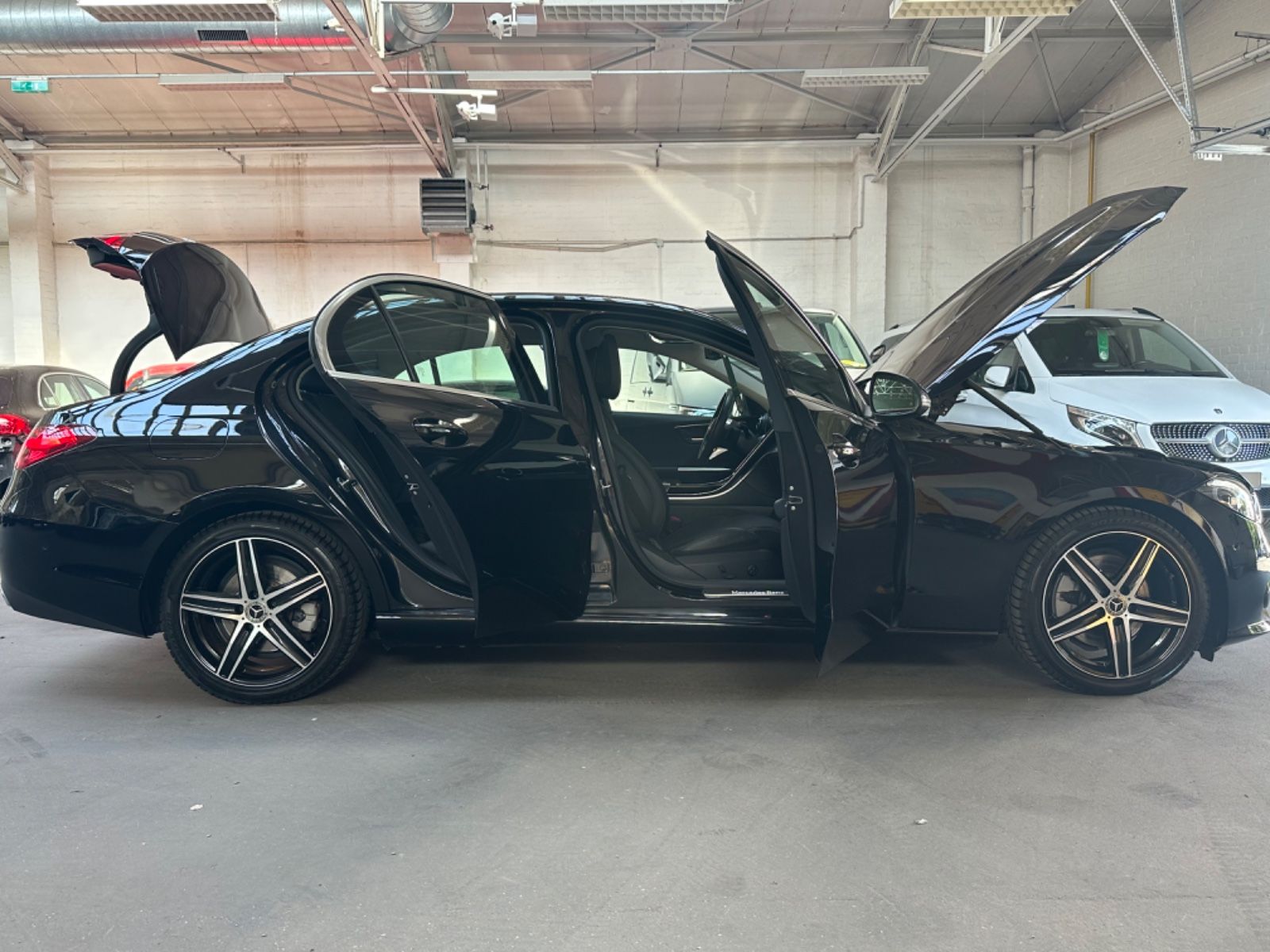 Mercedes-Benz C-200 AVANTGARDE - Samsaru's Car Outlet