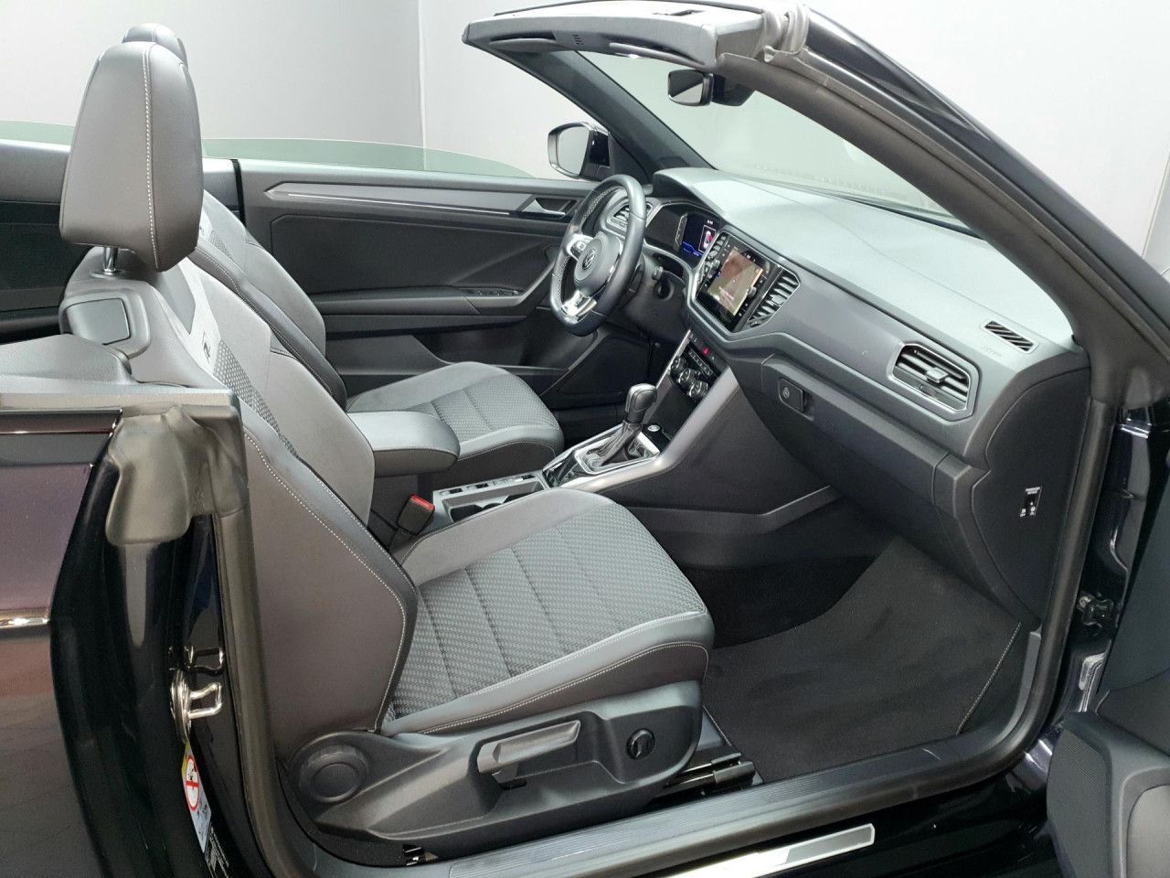 Volkswagen T-Roc 1.5TSI DSG R-Line - Samsaru's Car Outlet
