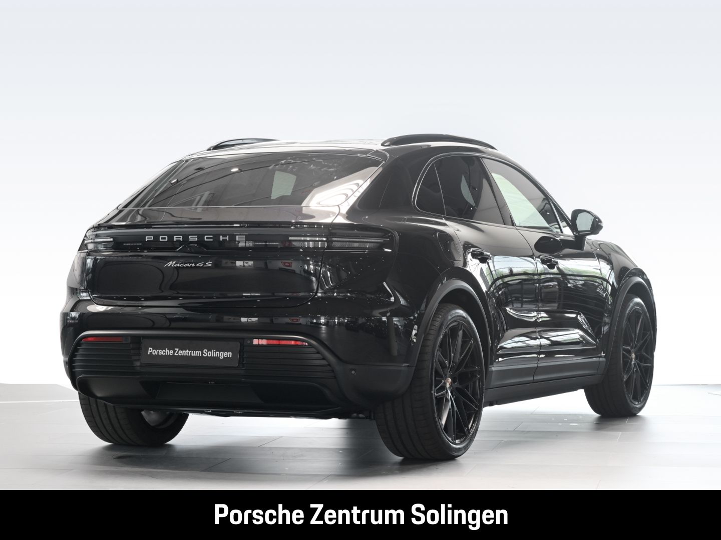 Porsche Macan 4S - Samsaru's Car Outlet