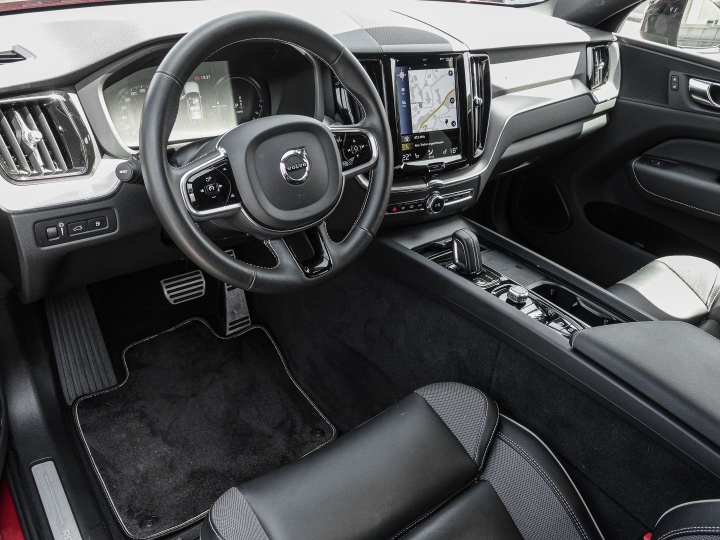 Volvo XC60 R Design Recharge Plug-In Hybrid AWD T8 Twi