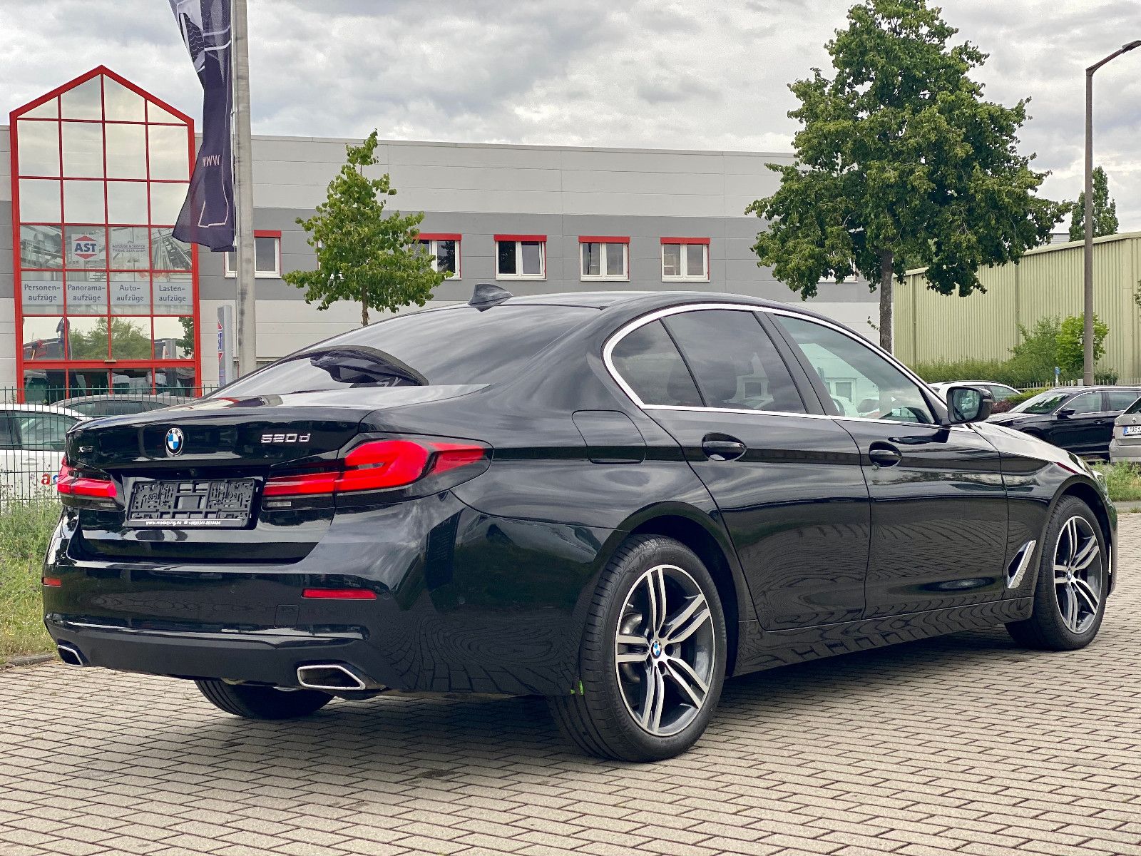 BMW 520 d xDrive Navi AHK 18 Zoll Standheizung