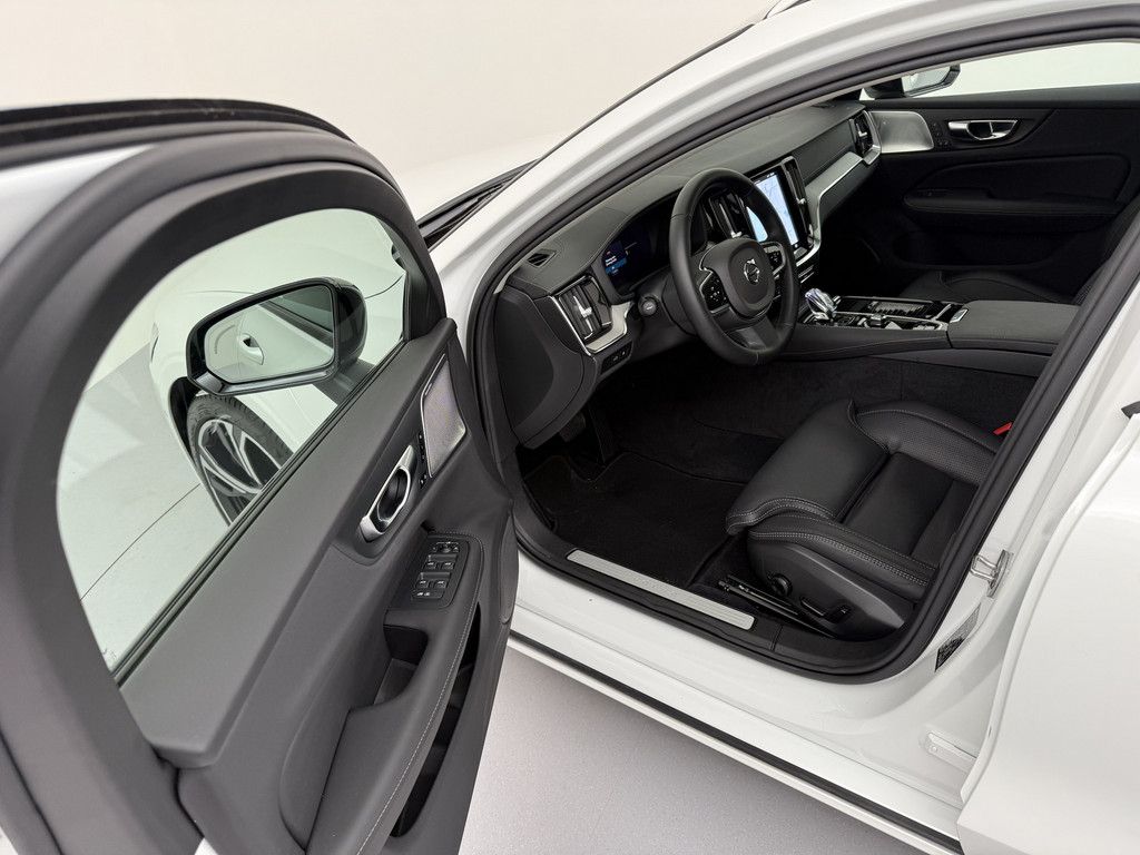 Volvo V60 T6 AWD Ultra Dark Recharge Plug-In Hybrid *A