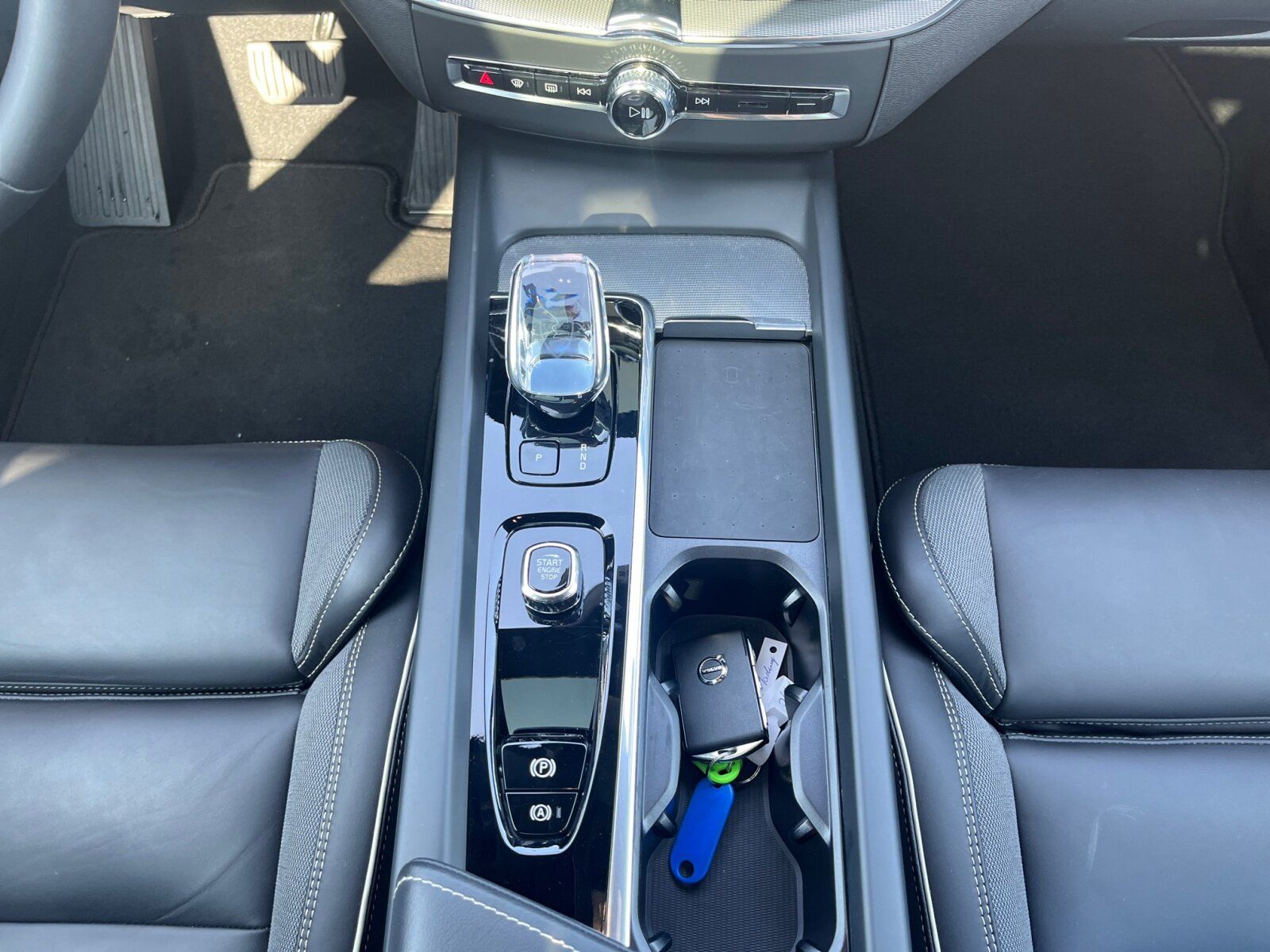 Volvo XC60 T6 AWD Plus Dark Recharge SITZH+AHK+RFK+TEM