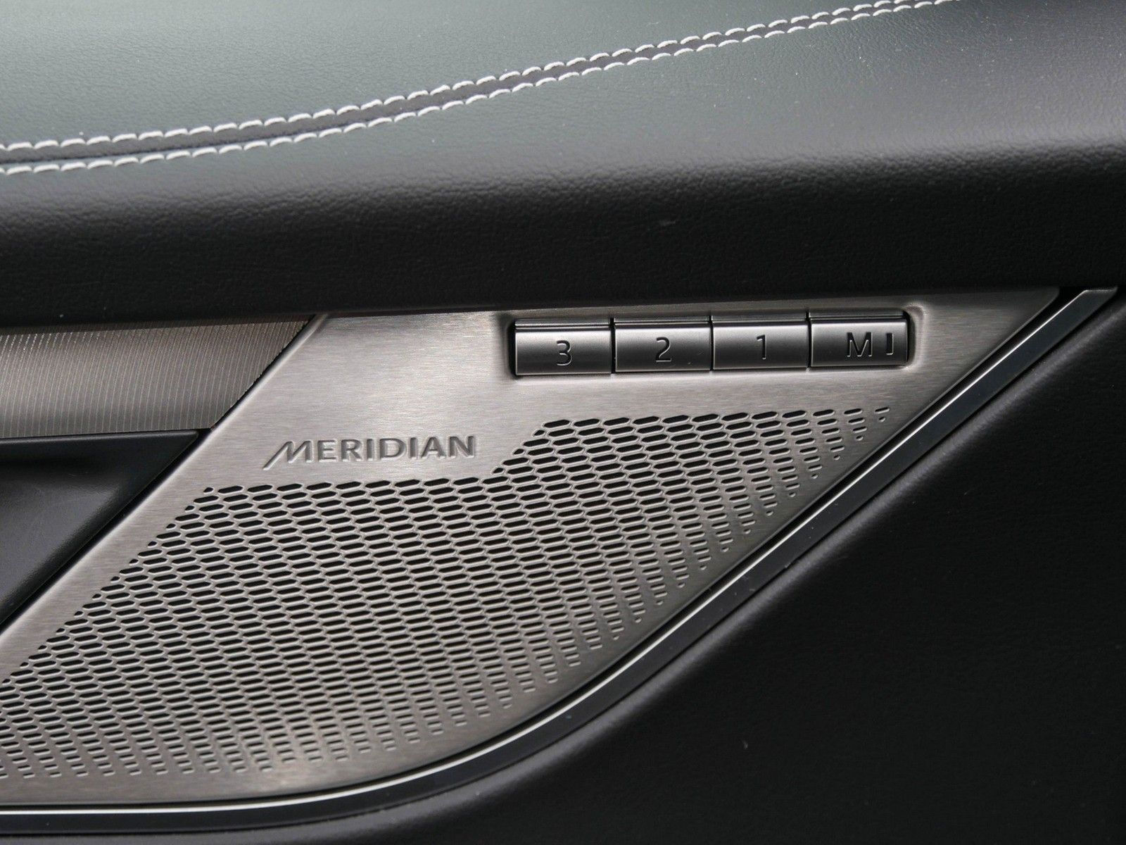 Jaguar F-PACE D300 R-Dynamic SE 90th Anniversary Editio