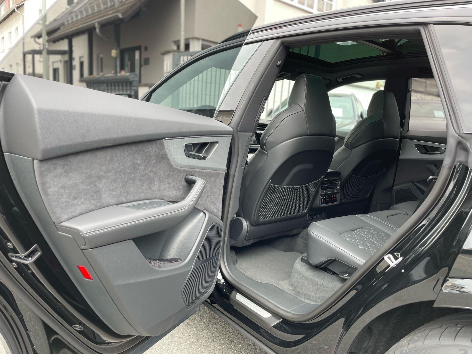 Audi Q8 50 TDI Facelift - Samsaru's Car Outlet