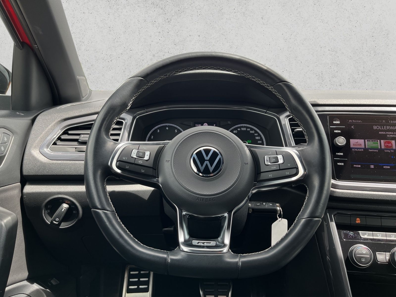 Volkswagen T-Roc 2.0 TSI DSG Sport 4M. - Samsaru's Car Outlet