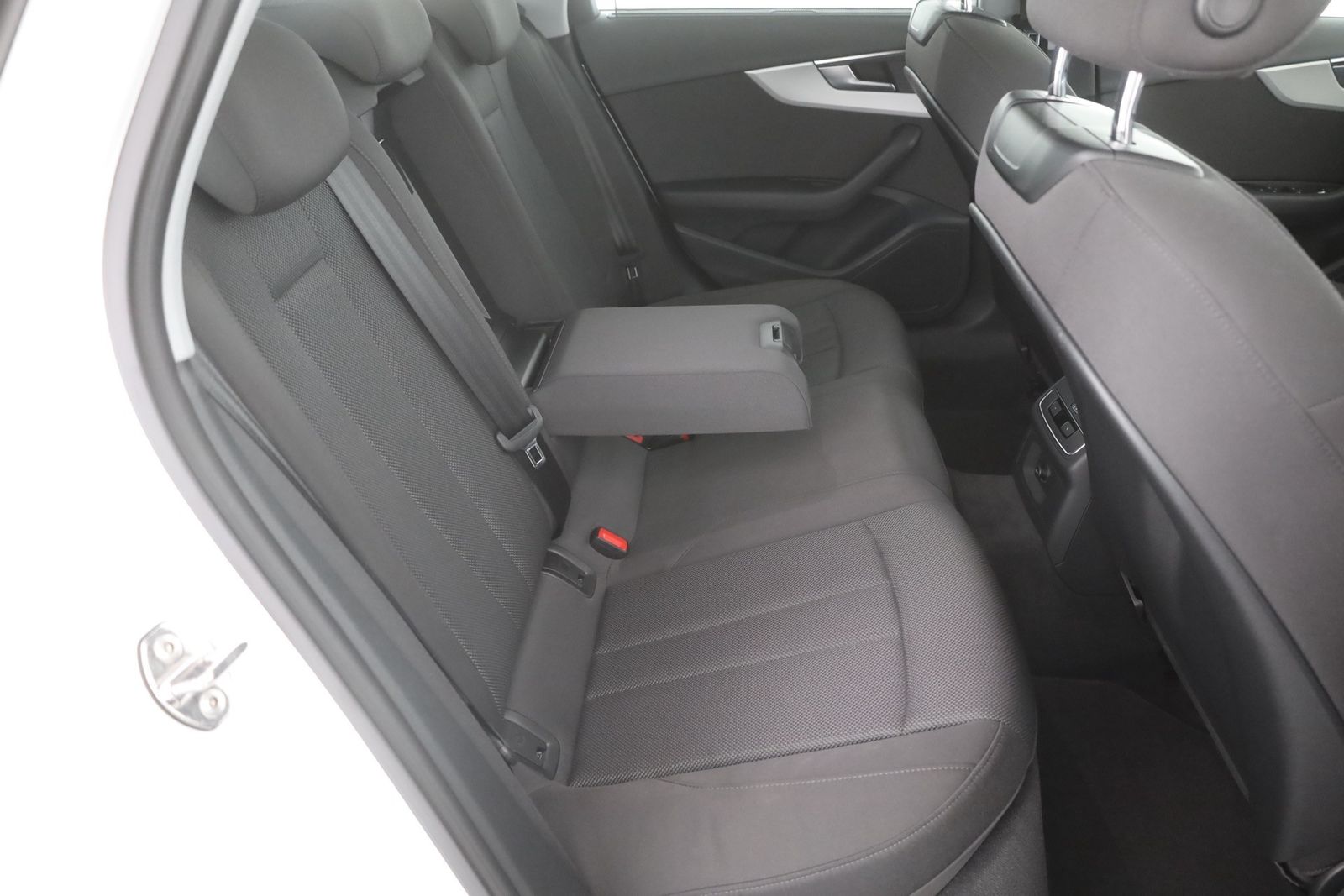 Audi A4 40 TDI Avant S-tronic - Samsaru's Car Outlet