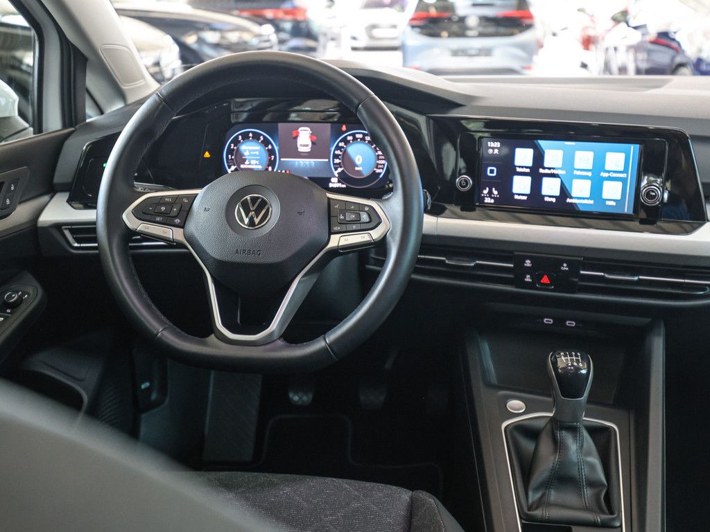 Volkswagen Golf VIII Variant Life 1.0 l TSI - Samsaru's Car Outlet