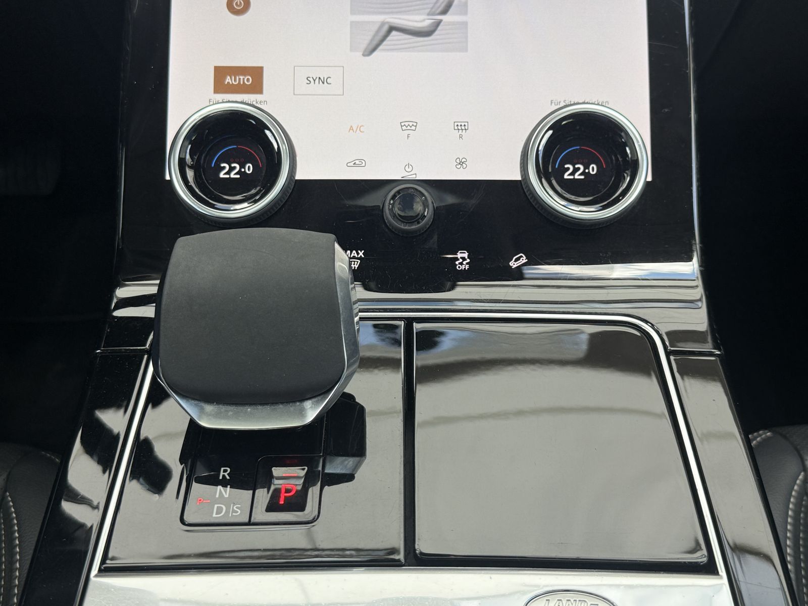 Range Rover Velar P400 - Samsaru's Car Outlet