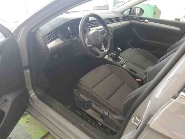 Volkswagen Passat Variant 2.0 TDI Business - Samsaru's Car Outlet
