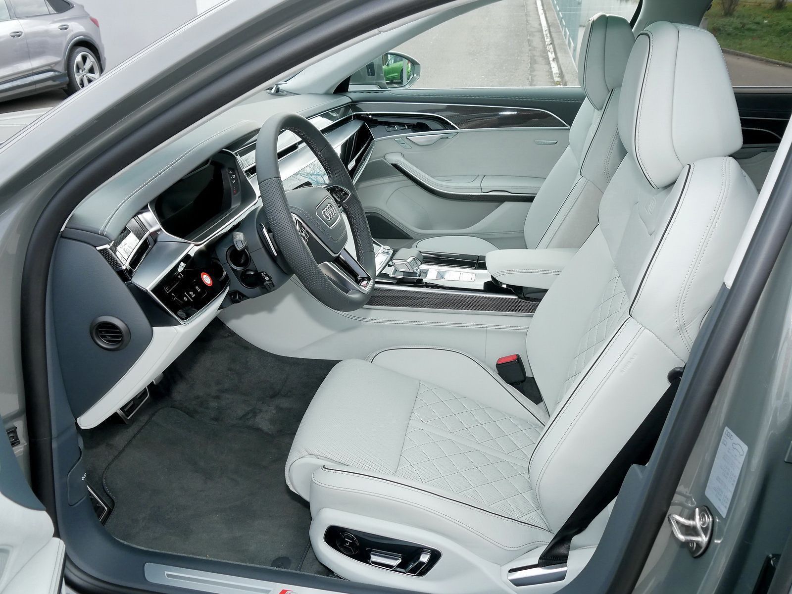 Audi A8 60 TFSIe quattro S line - Samsaru's Car Outlet