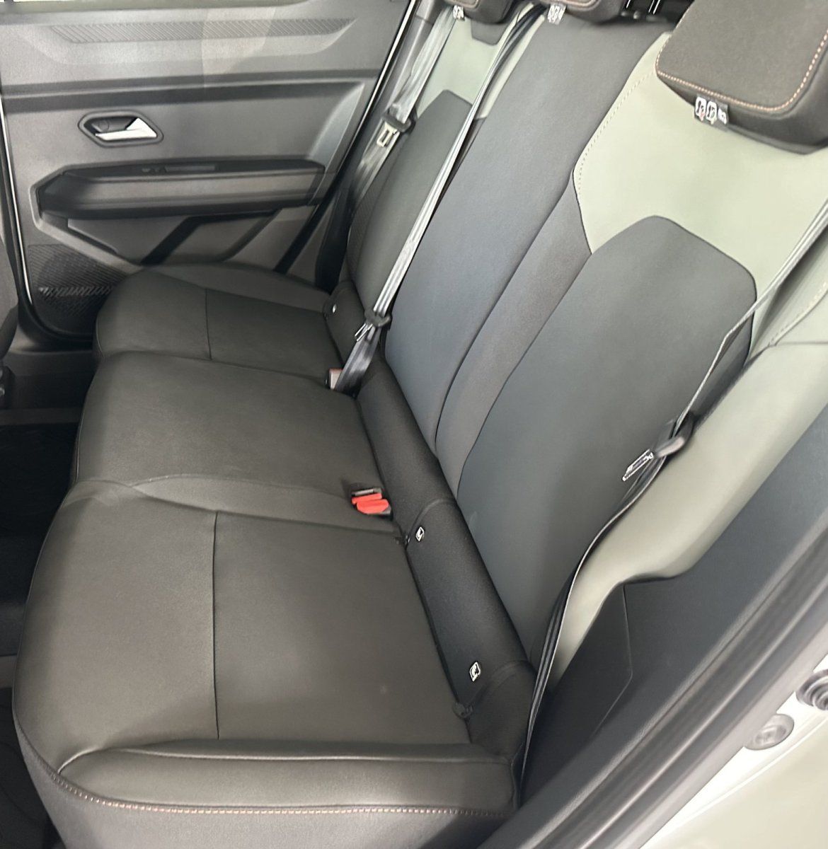 Dacia Duster III Extreme Hybrid 140 - Samsaru's Car Outlet
