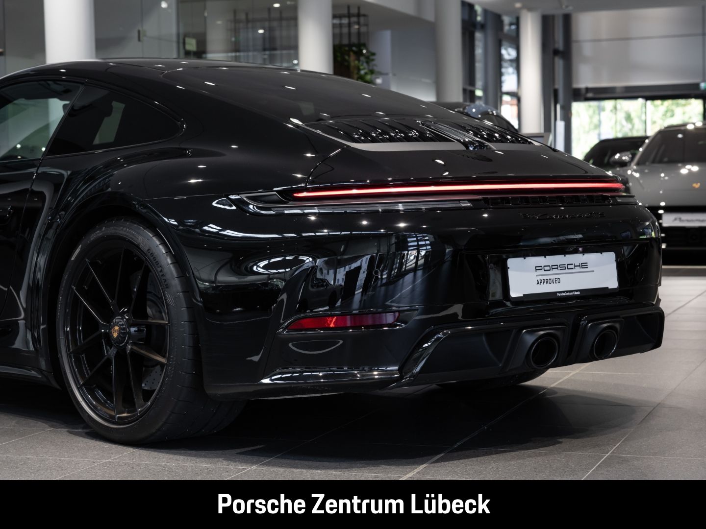 Porsche 992 911 Carrera 4 GTS BOSE Sportabgasanlage LED