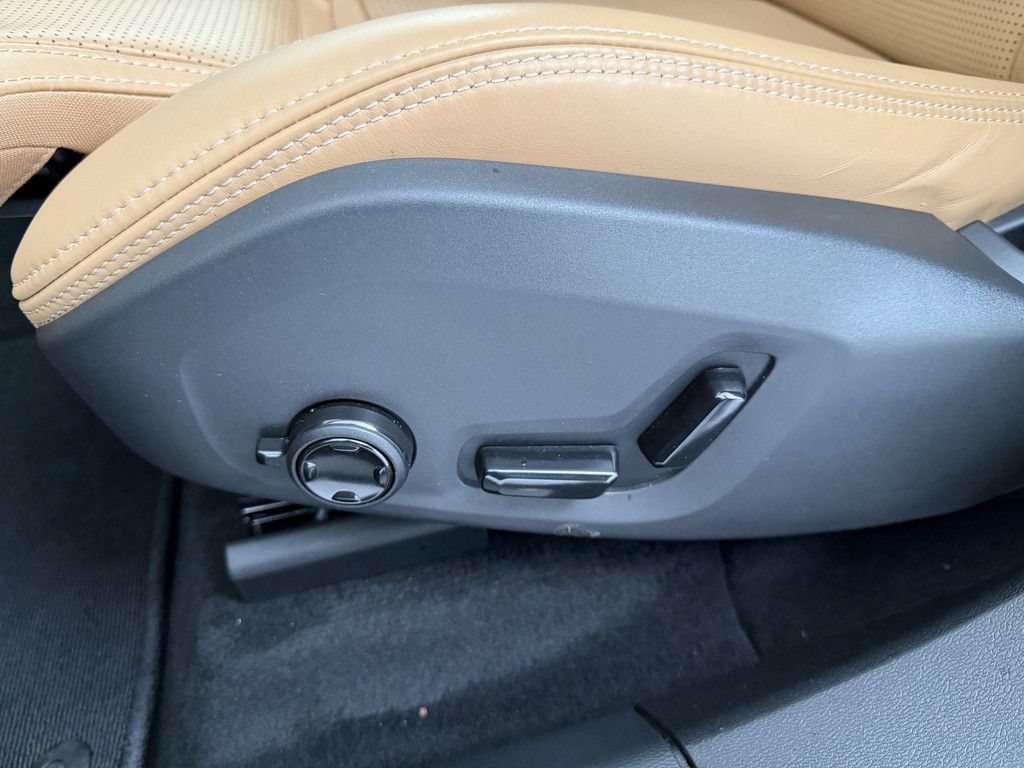 Volvo XC60 T6 Plus Dark Recharge Plug-In Hybrid AWD