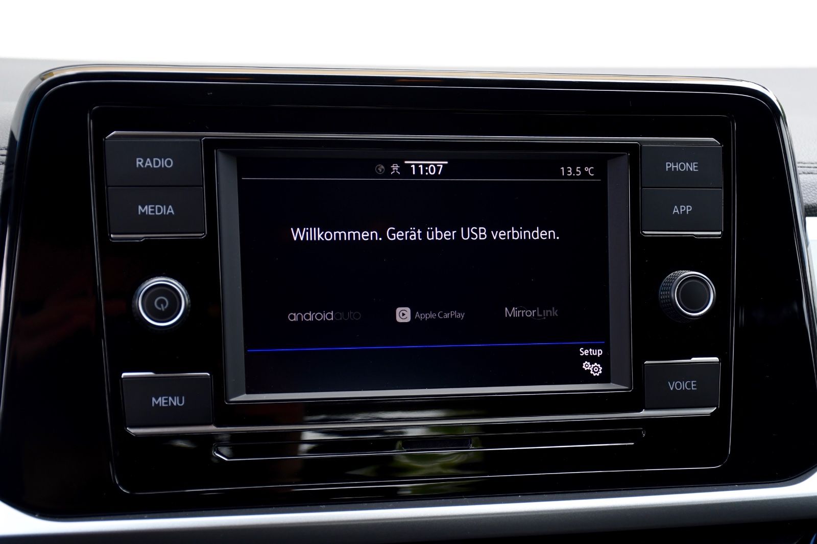 Volkswagen T-Roc Life - Samsaru's Car Outlet
