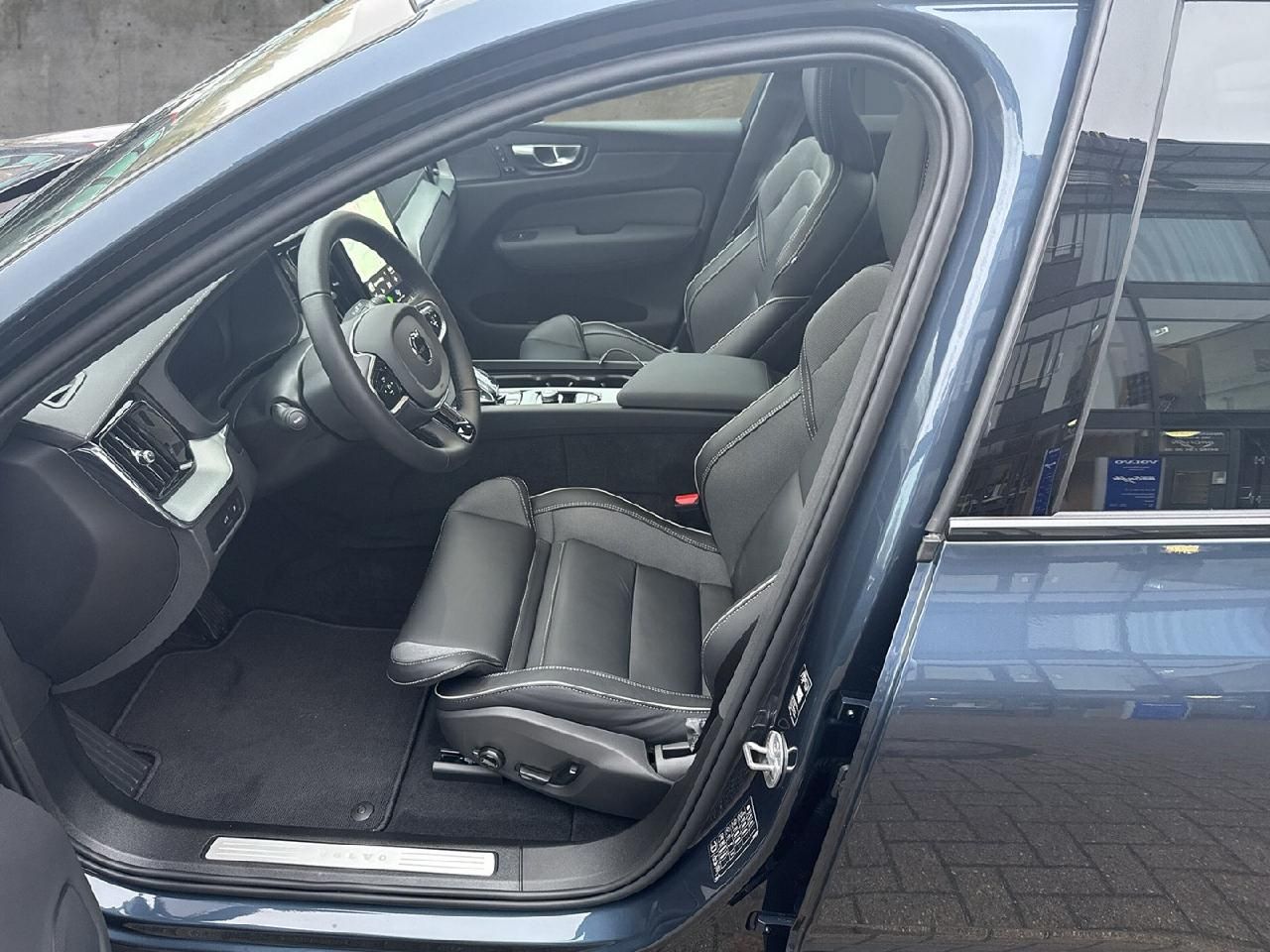 Volvo XC60 T6 AWD Ultra Black Edition Plug-In Hybrid