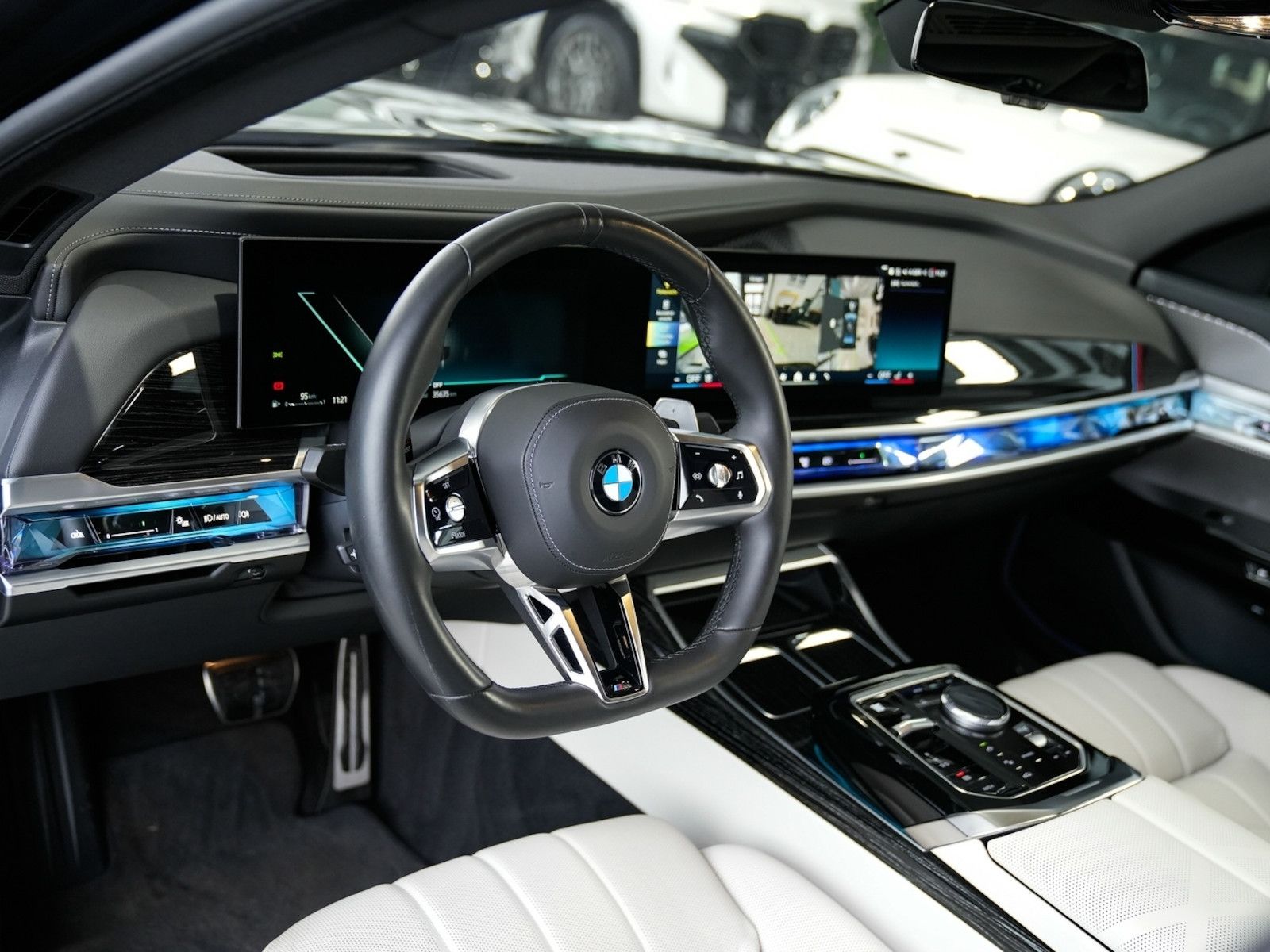 BMW 740d xDrive M SPORT PRO Sky-Lou. Autotür. FOND