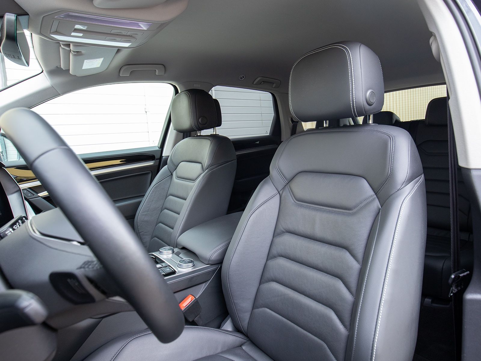 Volkswagen Touareg R-Line - Samsaru's Car Outlet