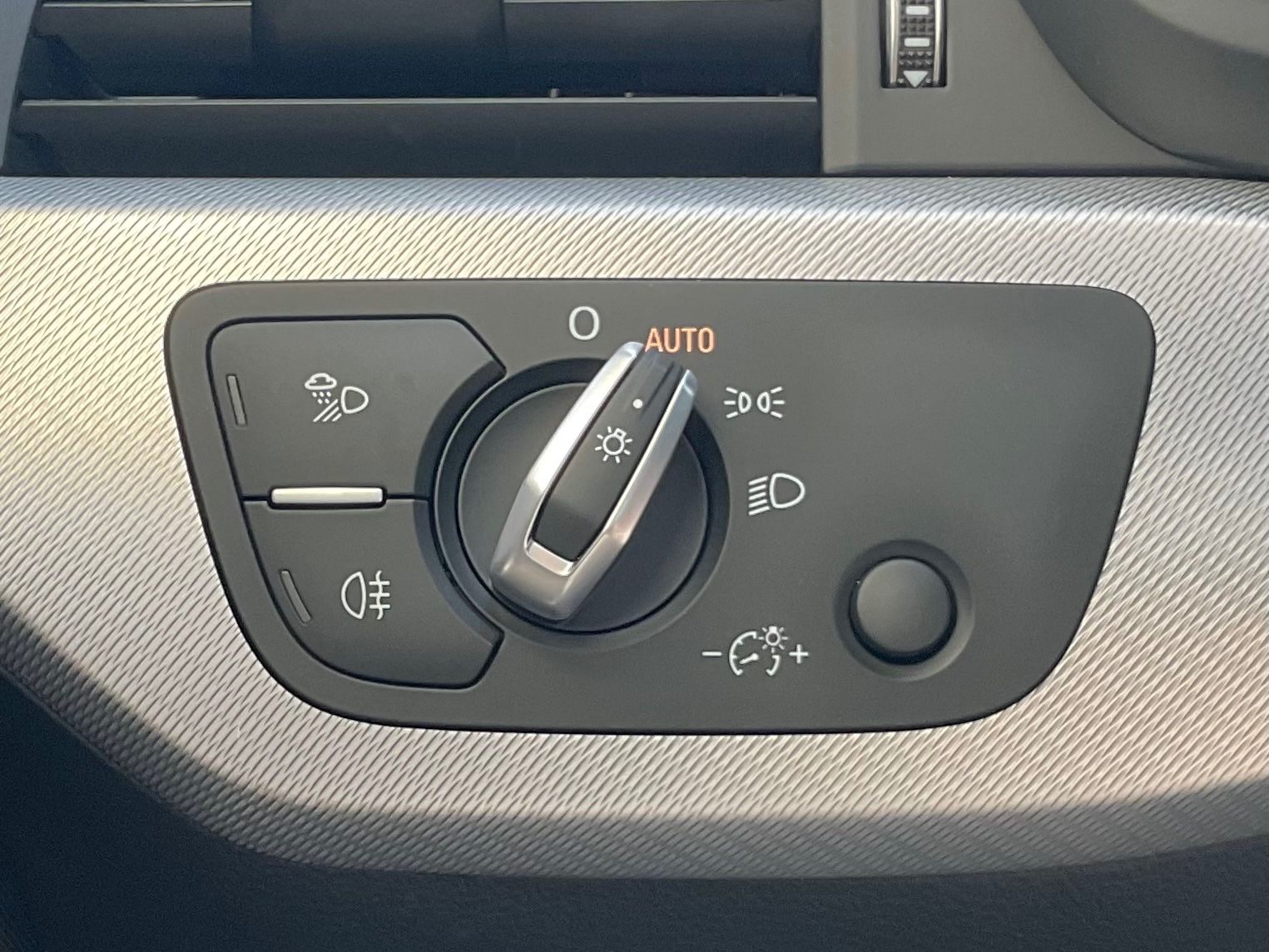 Audi A4 Av.40 TFSI S line S-tronic - Samsaru's Car Outlet