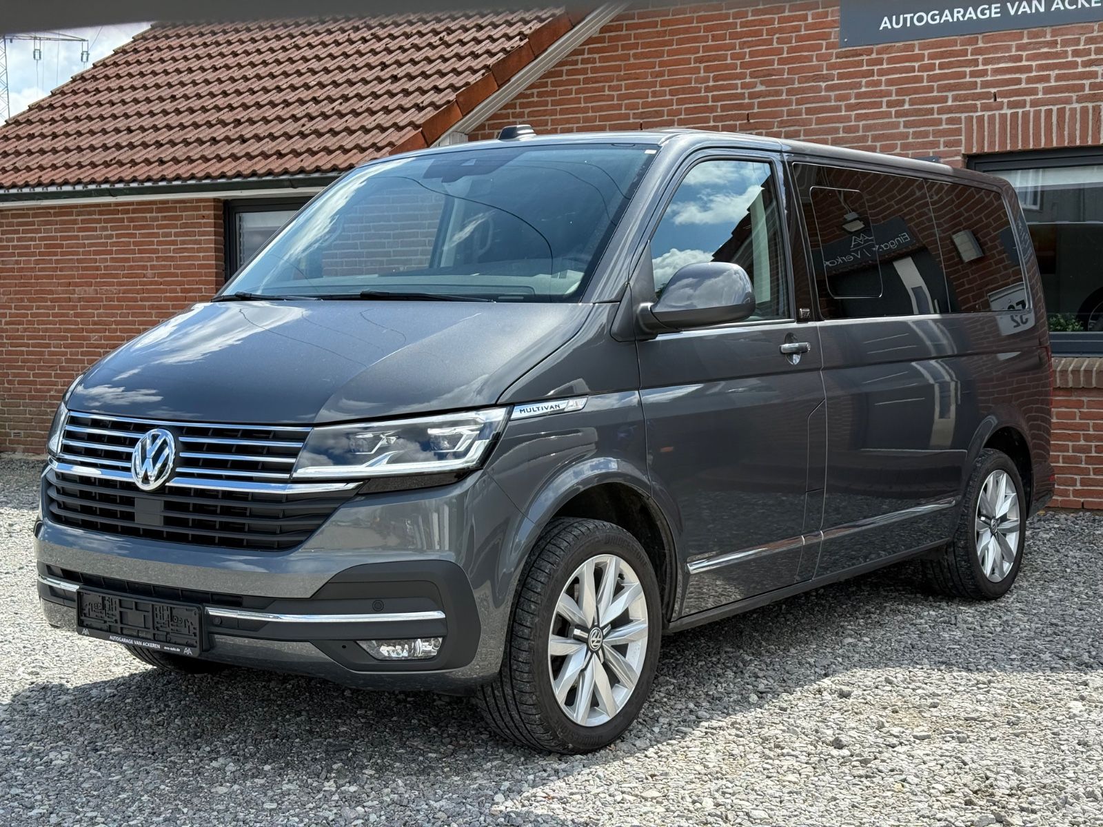 Volkswagen T6.1 Multivan 2.0 TDI DSG Generation Six - Samsaru's Car Outlet