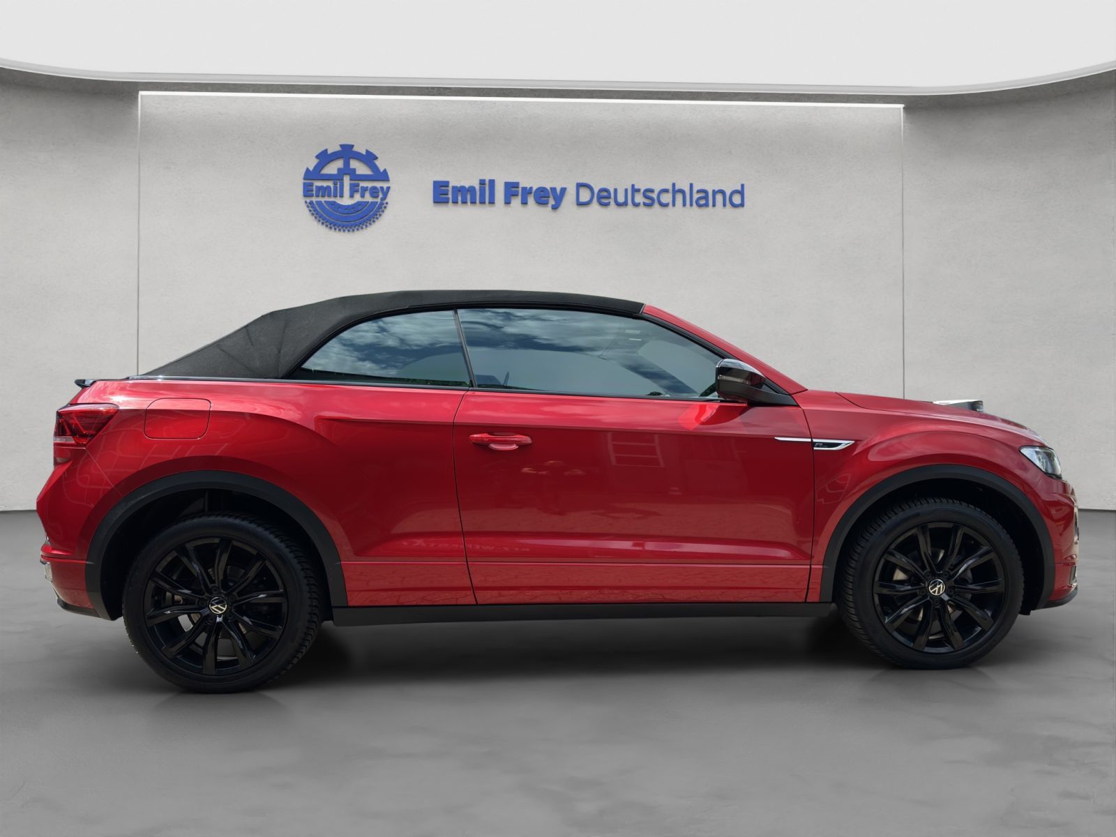 Volkswagen T-Roc 1.5 TSI DSG R-Line - Samsaru's Car Outlet