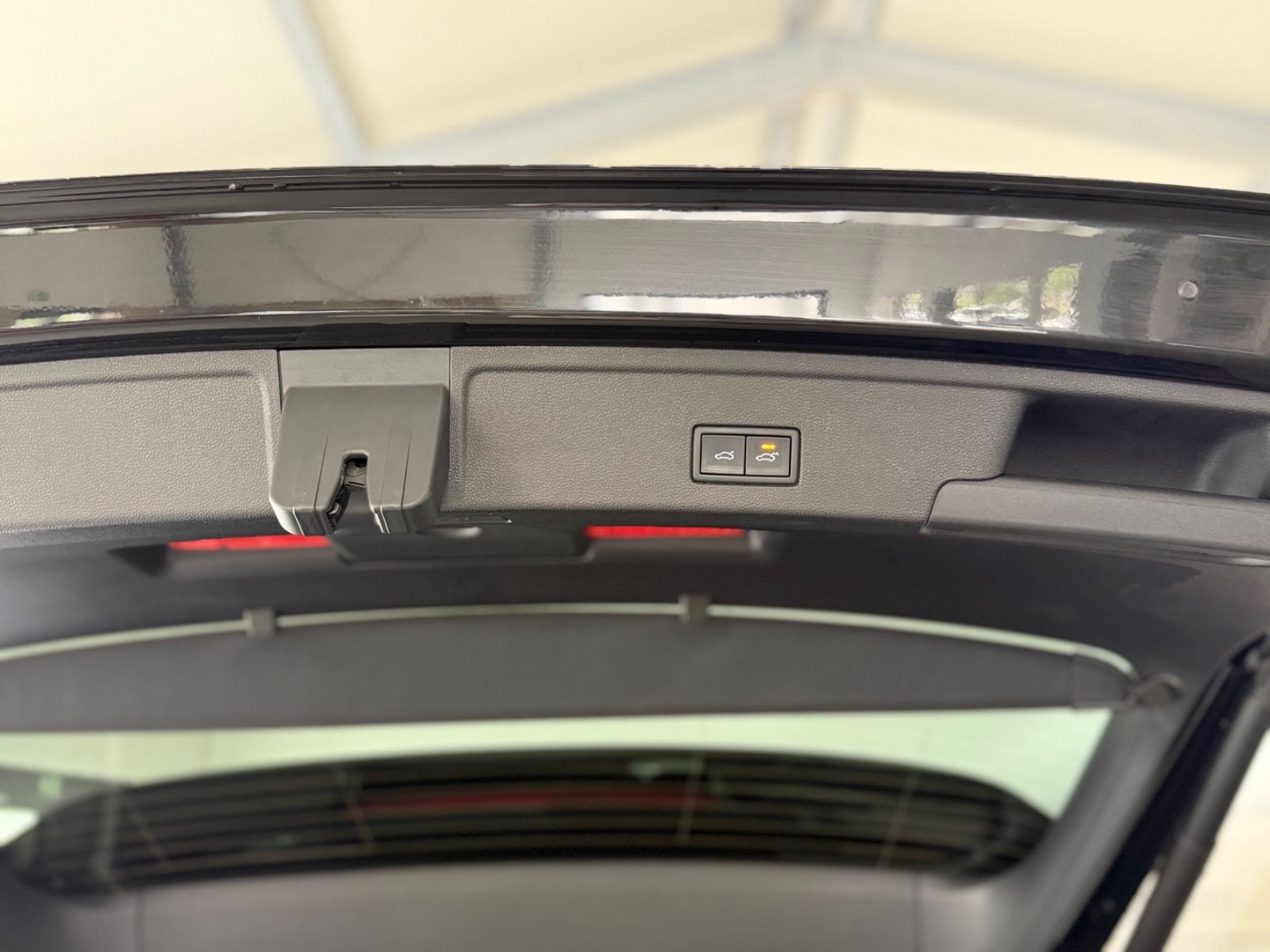 Volkswagen Touareg R-Line 4Motion - Samsaru's Car Outlet