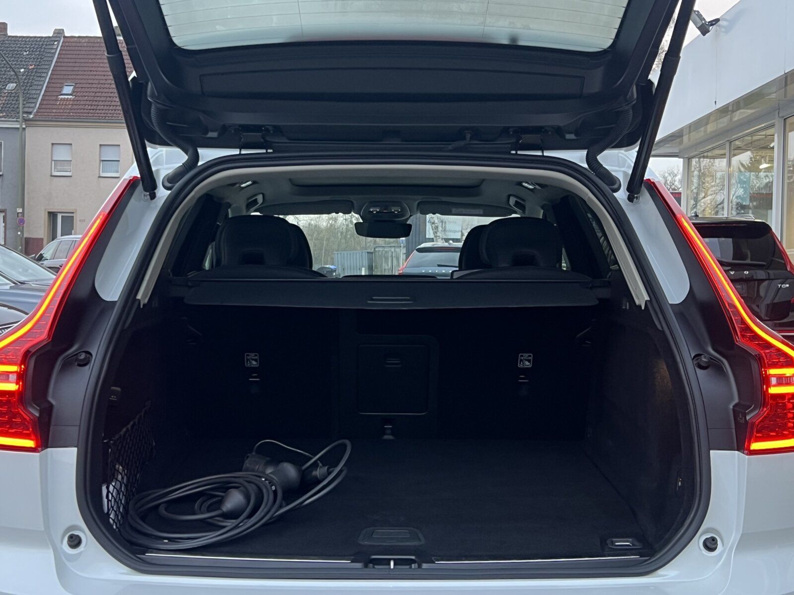 Volvo XC60 T6 Plus Dark AHK|PANO|FLED|360CAM|20"|