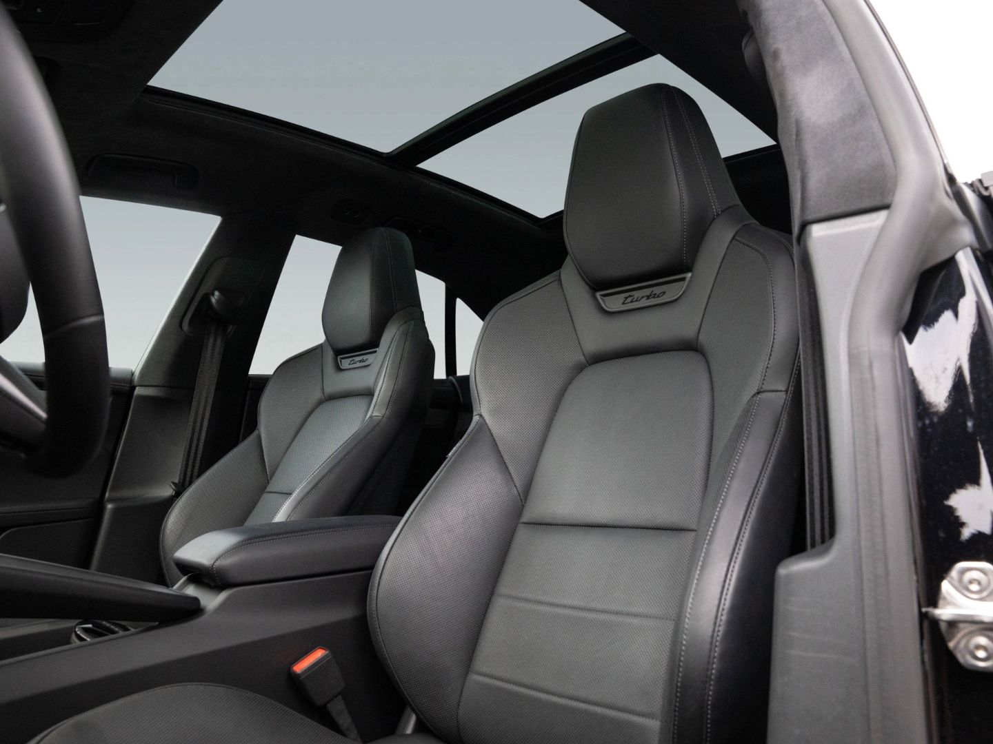 Porsche Macan Turbo Burmester AHK AR HUD Surround View