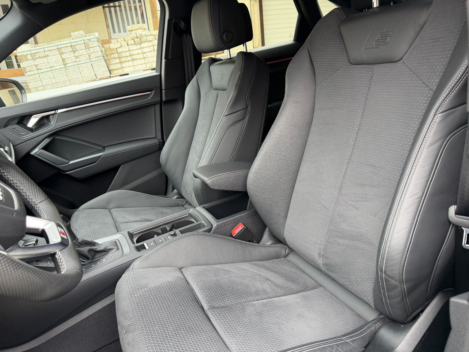 Audi Q3 Sportback 40 TFSI quattro S line, fast VOLL