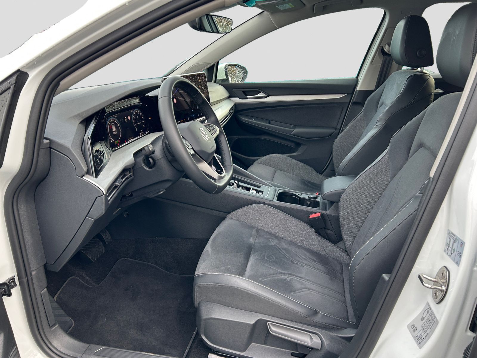 Volkswagen Golf VIII 1.5eTSI DSG Life 360° AHK HuD Standhei