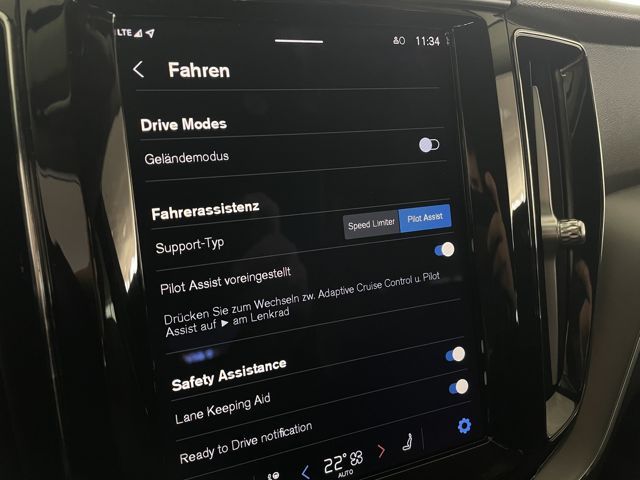 Volvo XC60 Core AWD 2.0 NAVI+SITZHEIZ+KAMERA+AHK+LED