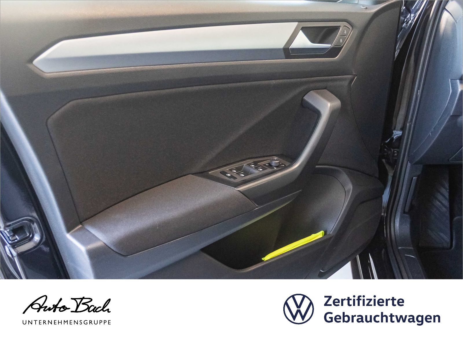 Volkswagen T-Roc 1.5 TSI Life DSG - Samsaru's Car Outlet