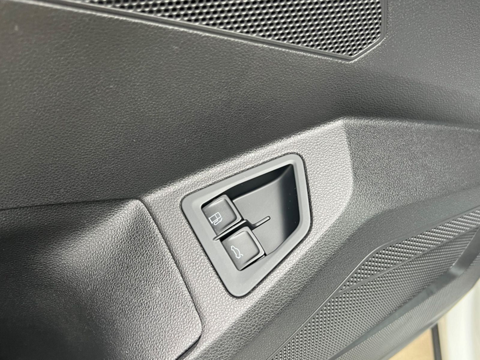Volkswagen Touareg 4M eHybrid - Samsaru's Car Outlet