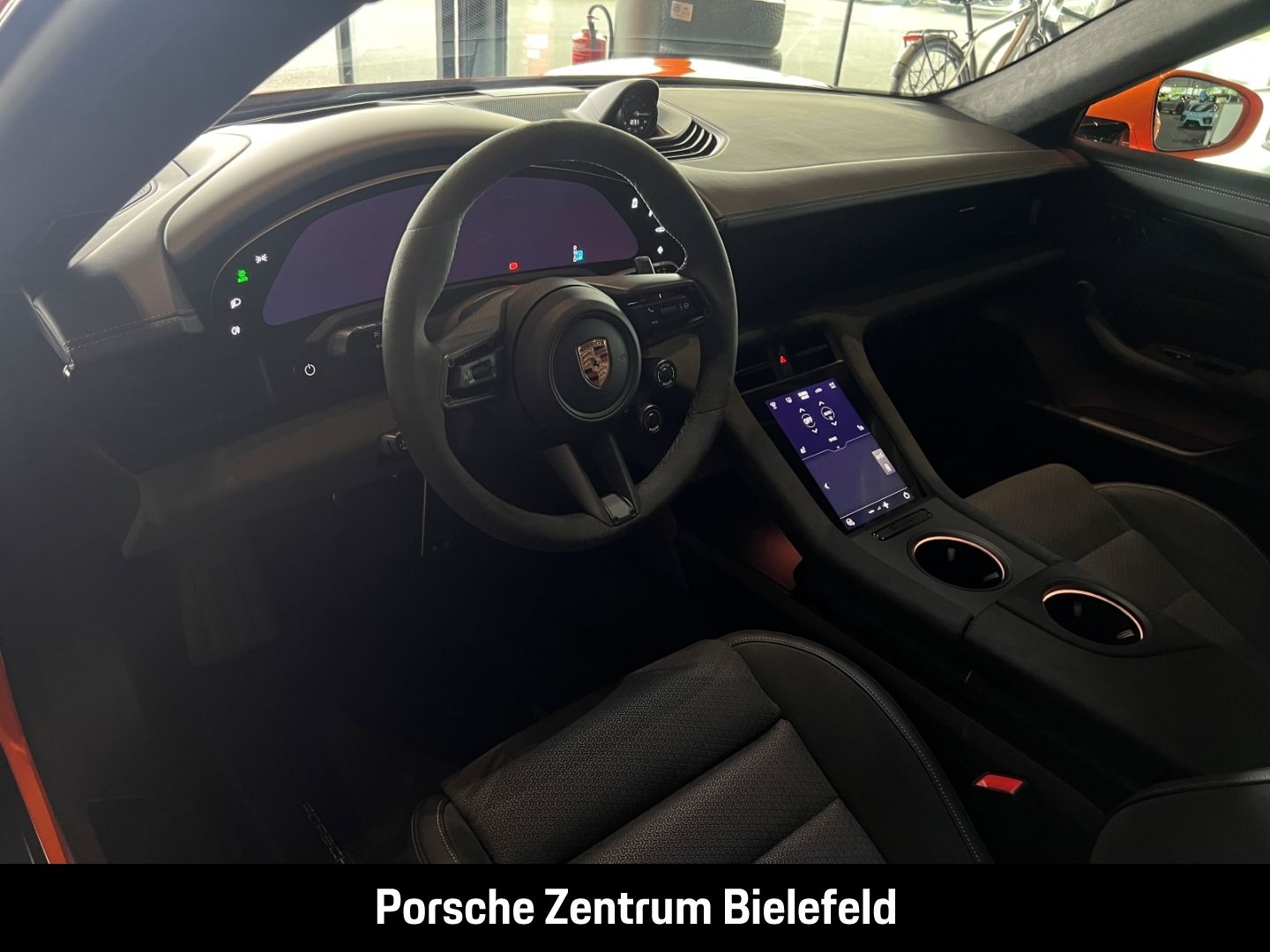 Porsche Taycan GTS Pastellorange Soft-Close SurroundView