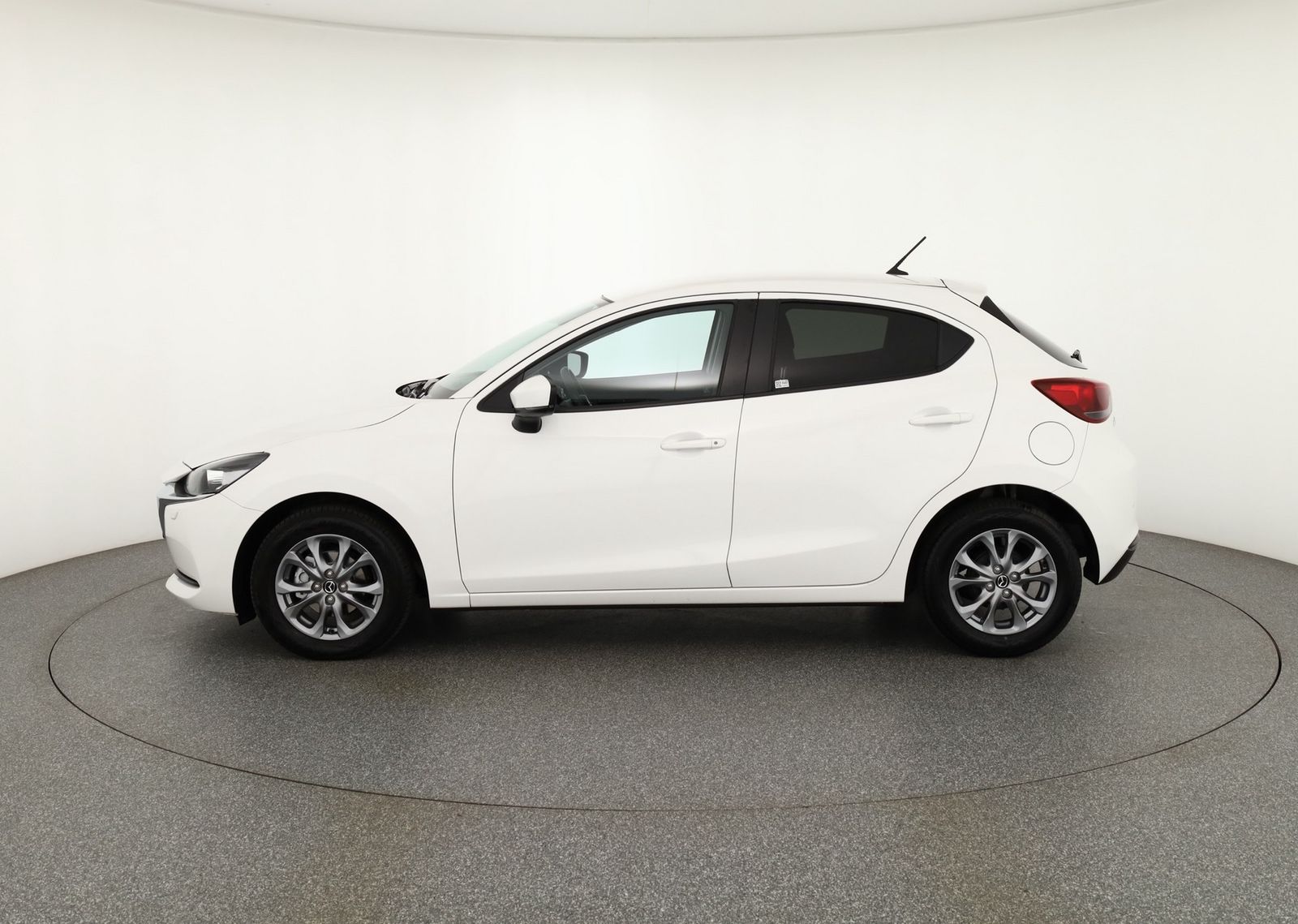 Mazda 2 1.5 SKYACTIV-G 90 Aut. - Samsaru's Car Outlet