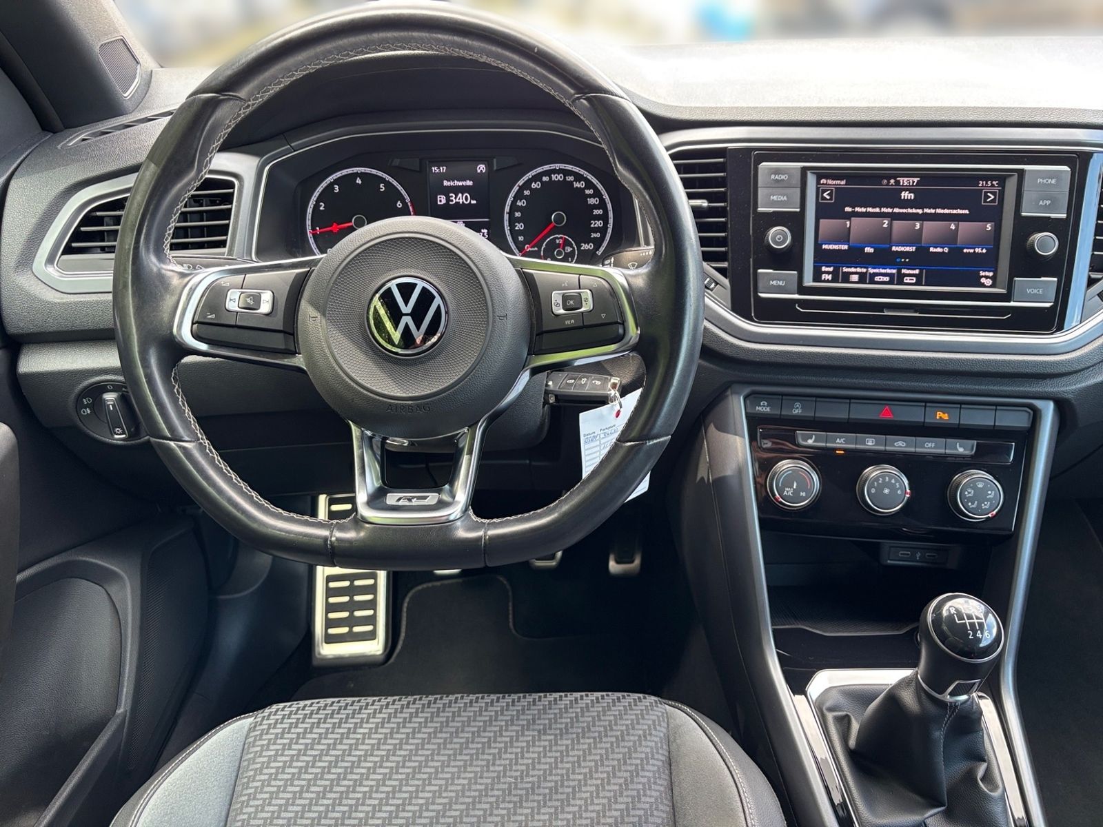 Volkswagen T-Roc R-LINE - Samsaru's Car Outlet