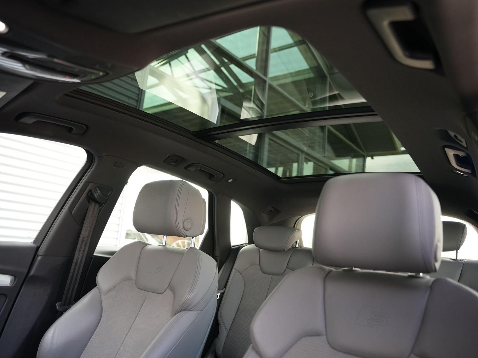 Audi Q5 40 TDI quattro S line - Samsaru's Car Outlet