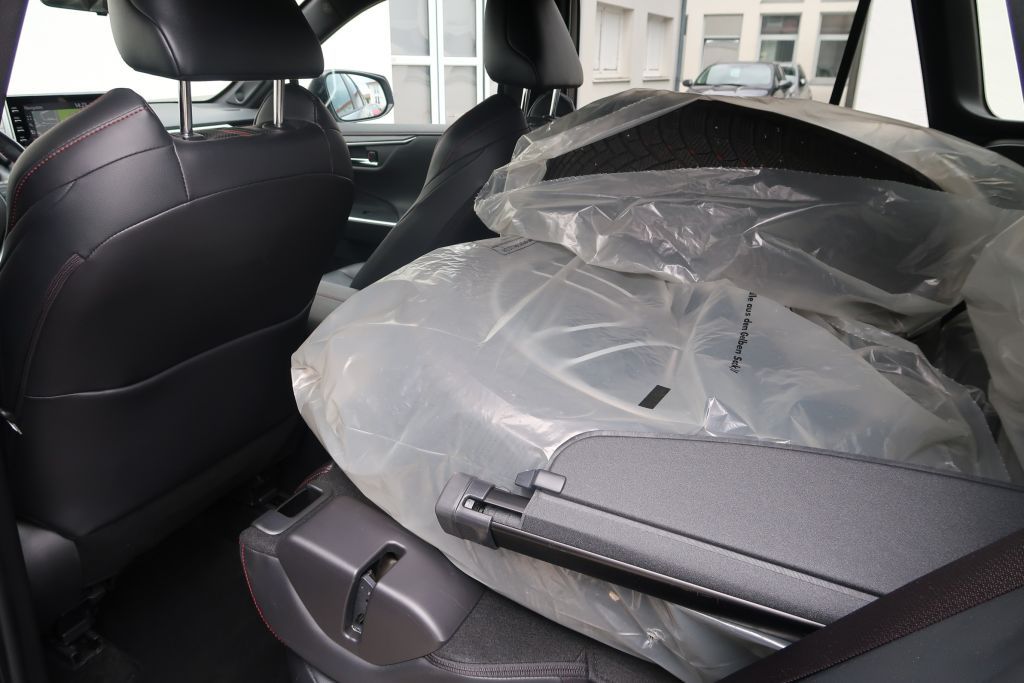 Toyota RAV 4 Plug-in-Hybrid - Samsaru's Car Outlet