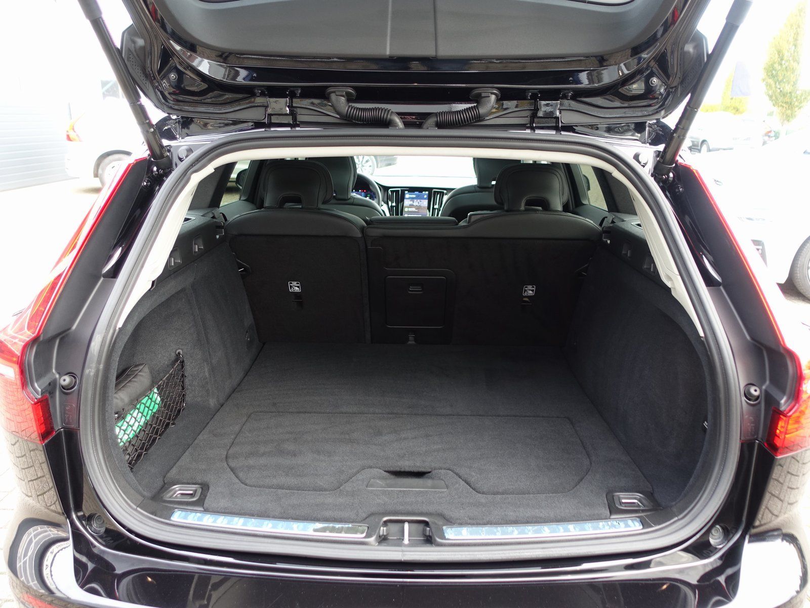 Volvo V60 Plus T6 AWD Plug-in Hybrid/AHK/360°/BLIS/H&K