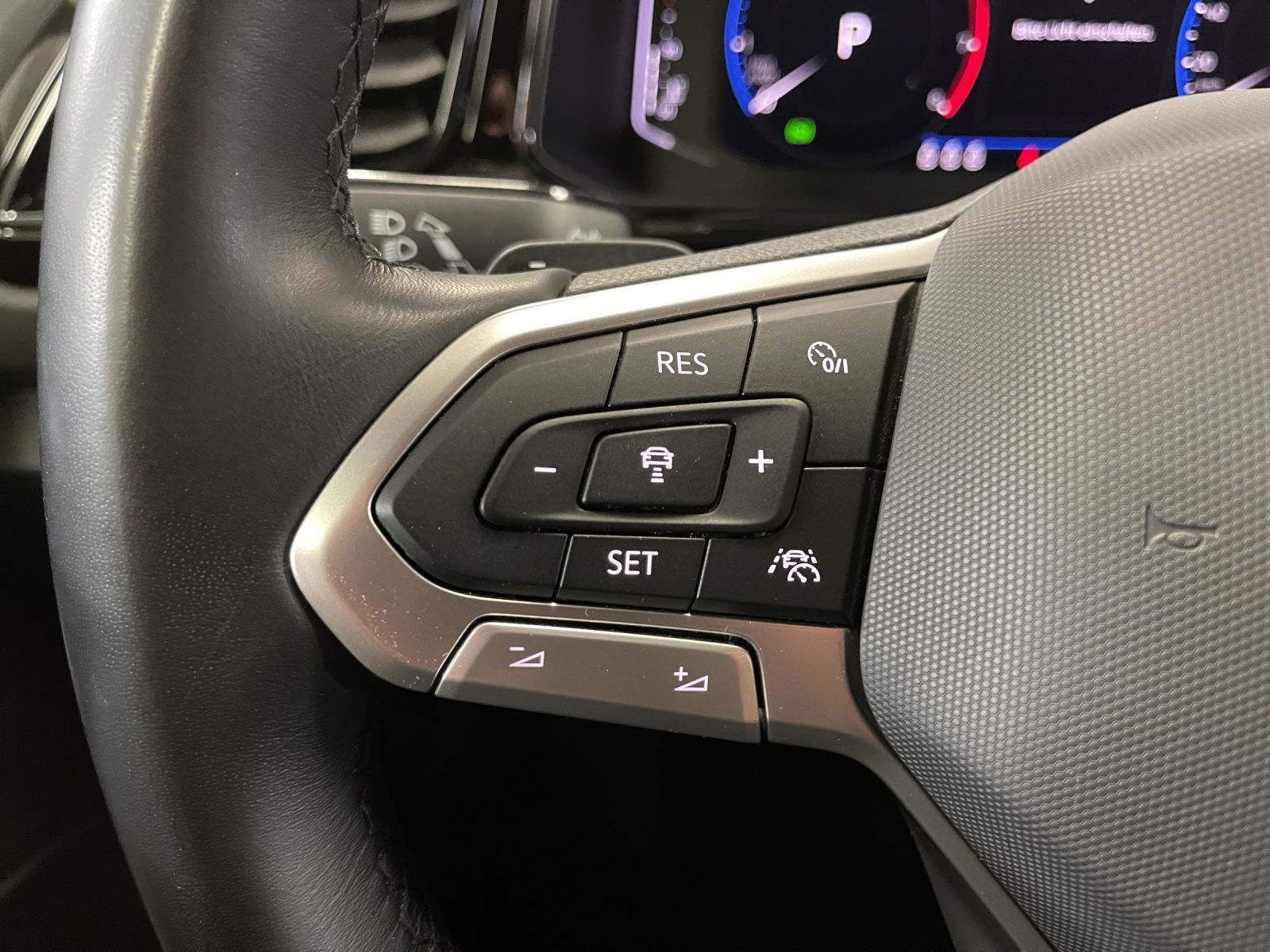 Volkswagen T-Roc 1.5 TSI Style - Samsaru's Car Outlet