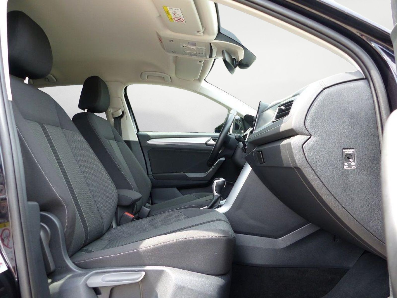 Volkswagen T-Roc 1.5 TSI DSG Life - Samsaru's Car Outlet