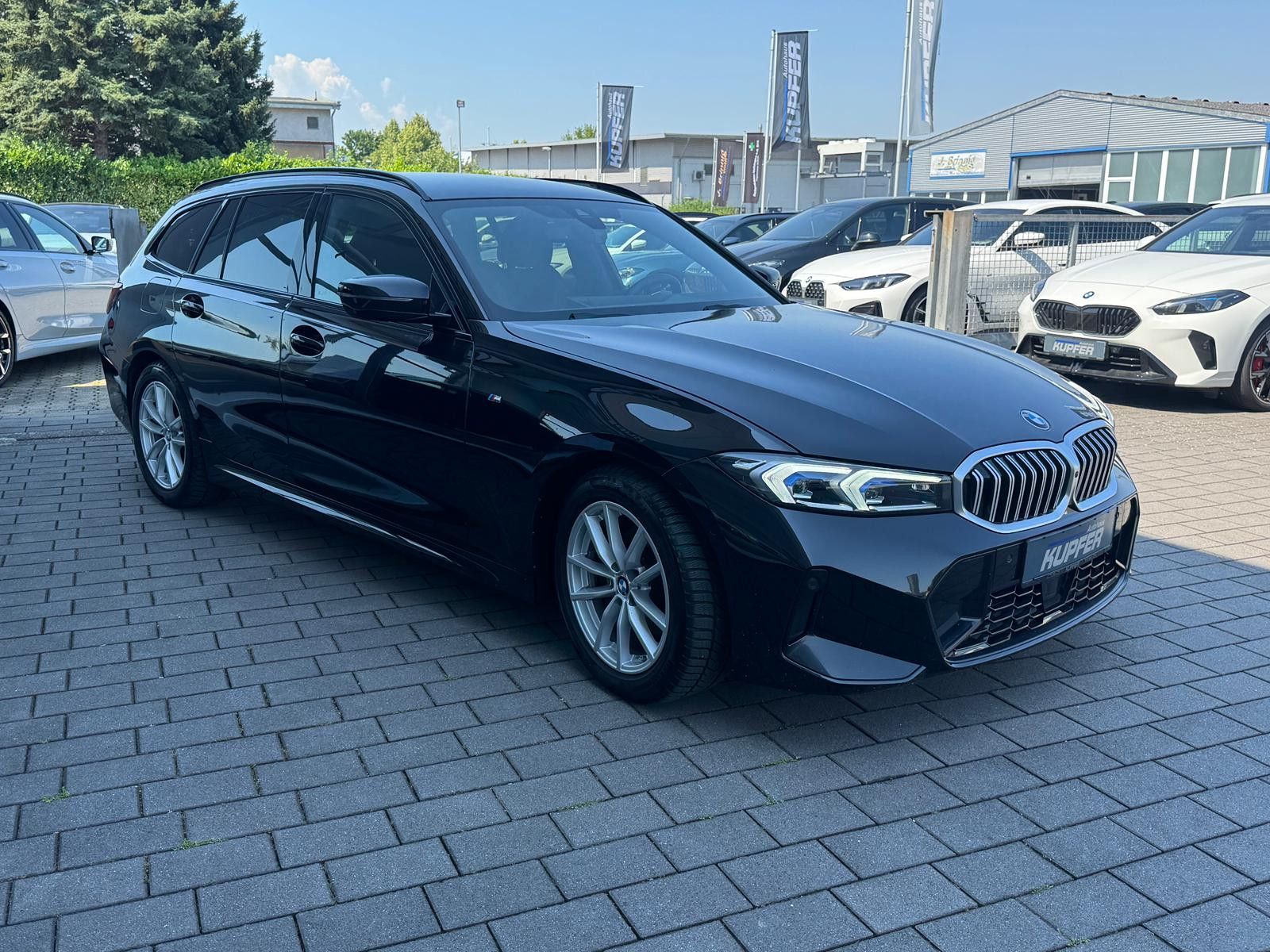 BMW 320 i Tour M Sportp. AHK°ACC°HeadUp+HIFI°-Ad.LED